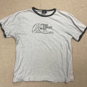 American Eagle Graphic Tee Size:Large